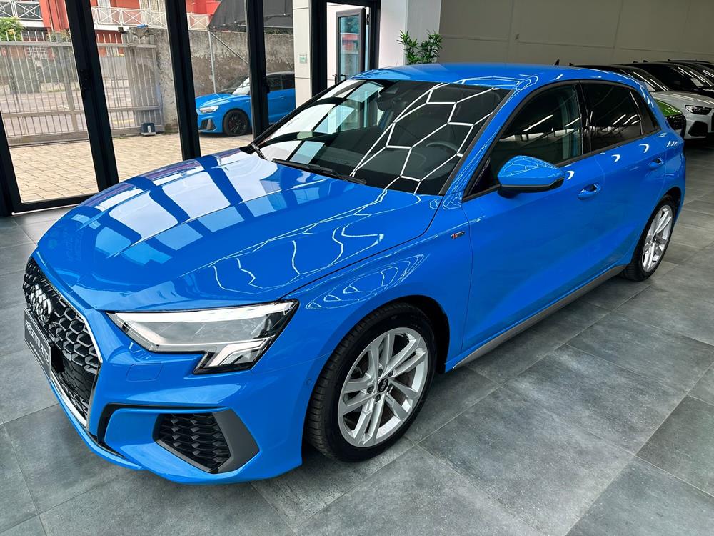 Audi A3 S-Line berlina Elettrico