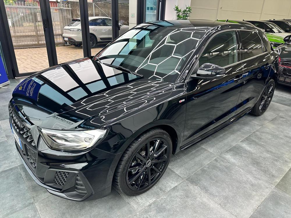 Audi A1 IDENTITY BLACK berlina Benzina