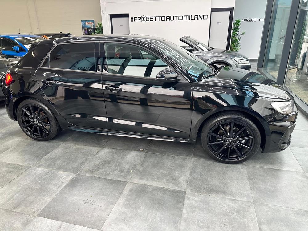 Audi A1 IDENTITY BLACK berlina Benzina