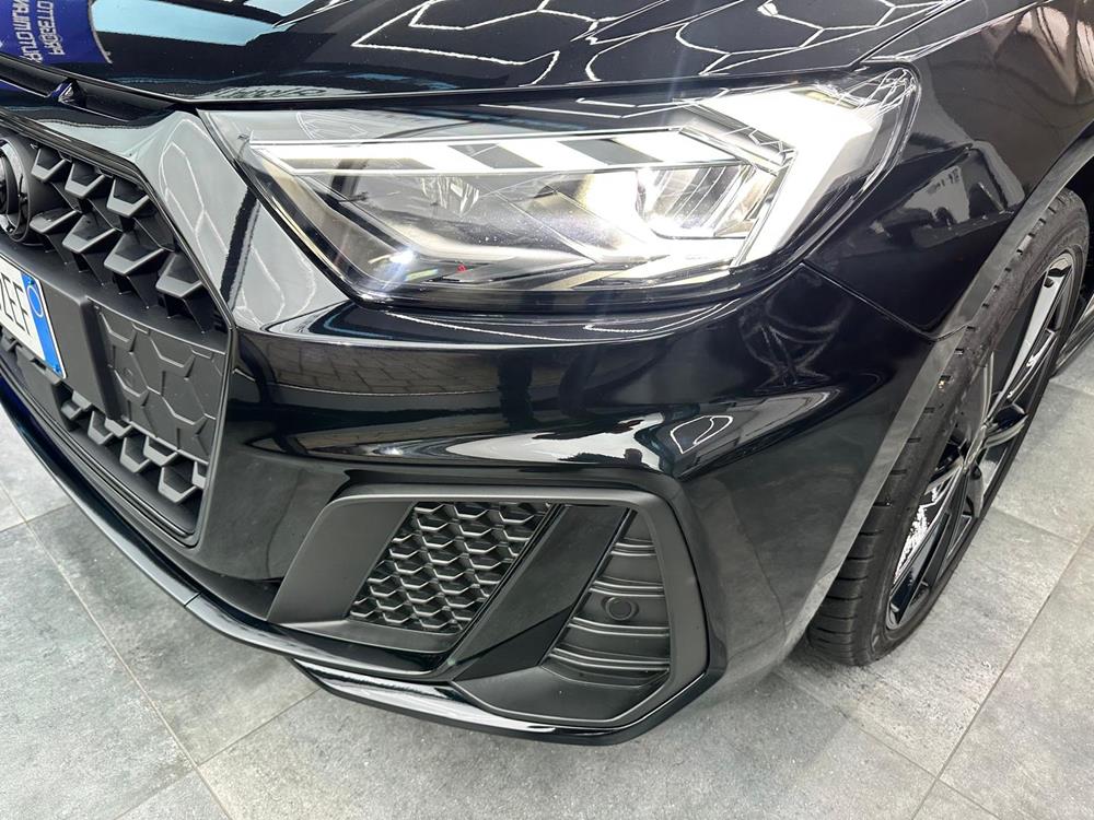 Audi A1 IDENTITY BLACK berlina Benzina